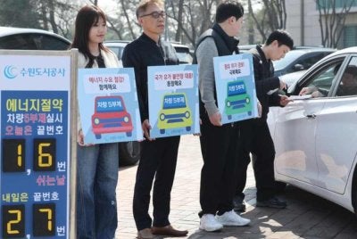 Korea Selatan akan menguatkuasakan sistem penggiliran kenderaan lima hari bagi sektor awam sebagai tindak balas terhadap gangguan bekalan minyak. Foto Yonhap