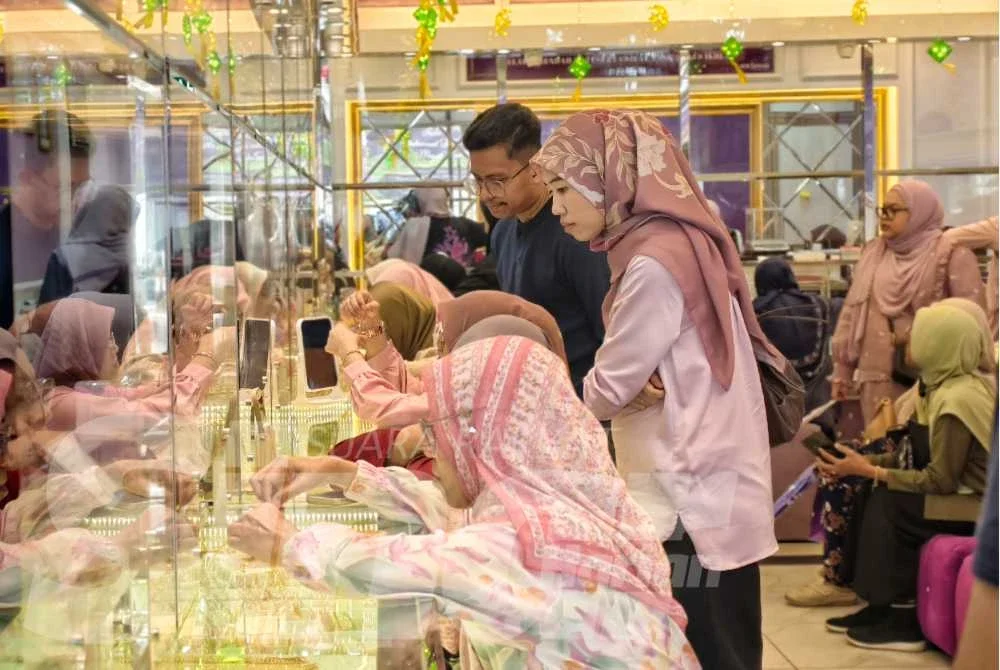 Suasana di Kedai Emas Nur Jannah Kuala Pilah