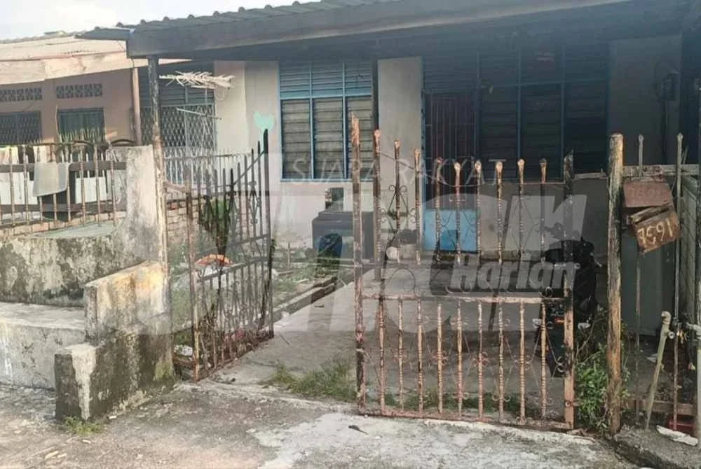 Penemuan rangka bayi yang dipercayai ditanam depan rumah.