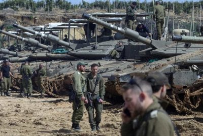 Unit kereta kebal IDF dikerahkan di kawasan bersempadan Lubnan.