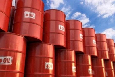 Harga minyak global turun apabila minyak mentah Brent jatuh kepada AS$97 setong. Gambar hiasan 