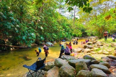 Lata Ulu Chepor antara lokasi tumpuan orang ramai untuk berkelah susulan cuaca panas yang melanda negara ketika ini.