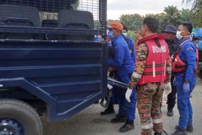 Lelaki warga emas yang dilaporkan hilang semasa memeriksa bot bersama cucunya ditemukan lemas di Sungai Banjar, Mempikit, Keningau pada Rabu.