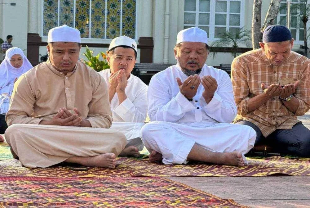Arahan pelaksanaan itu melibatkan semua masjid negeri, bandar dan jajahan dibawah Majlis Agama Islam dan Adat Istiadat Melayu Kelantan (MAIK)