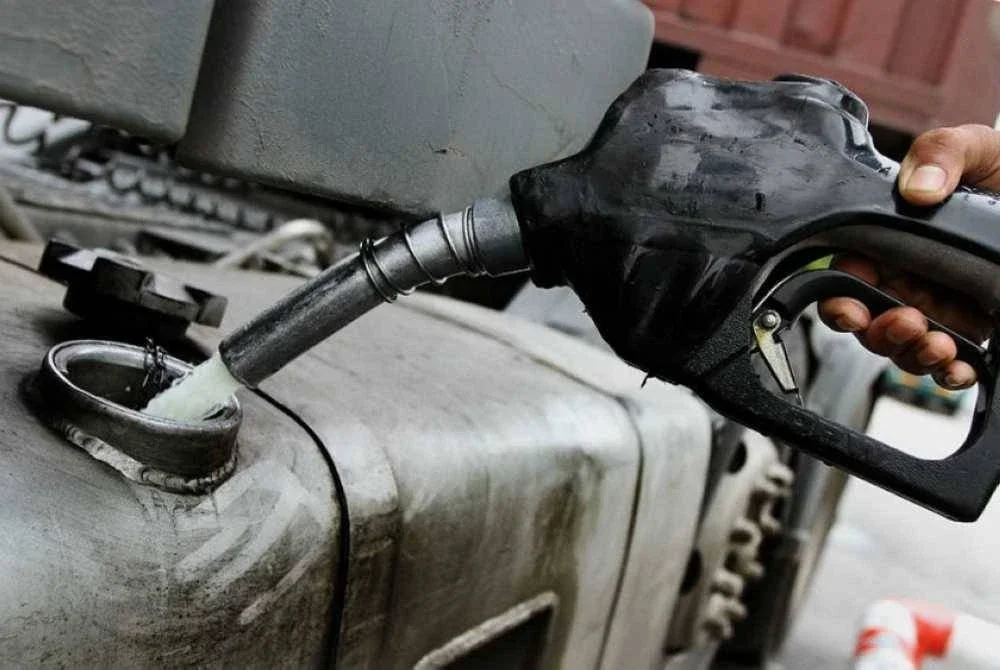Masalah kenaikan harga diesel memberi tekanan kepada beberapa lapisan kos yang akhirnya ditanggung oleh rakyat.