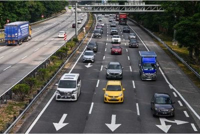 PLUS menjangkakan peningkatan trafik yang ketara antara 2 hingga 2.3 juta kenderaan sehari menggunakan rangkaian lebuh rayanya pada hari puncak bermula 27 hingga 29 Mac ini bagi perjalanan pulang ke ibu kota. - Foto: Bernama