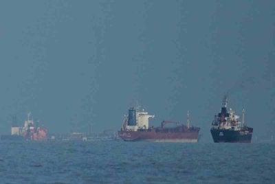 Kira-kira 1,900 kapal komersial terkandas di Selat Hormuz, terutamanya di Teluk Parsi, sejak bermulanya serangan AS dan Israel terhadap Iran pada 28 Februari lepas.