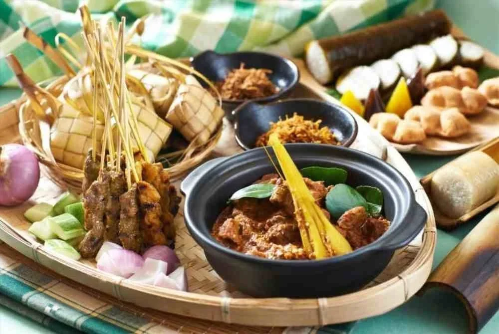 Walaupun pelbagai juadah dihidangkan semasa Aidilfitri namun kesihatan diri perlu diutamakan. Gambar hiasan