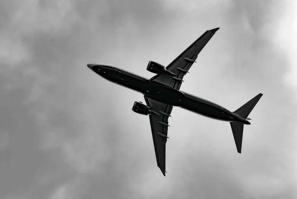 Sektor penerbangan global dilapor mengenakan kadar tambang lebih tinggi, termasuk membatalkan dan menjadualkan semula operasi susulan harga bahan api jet melonjak mendadak disebabkan perang Iran-Israel.