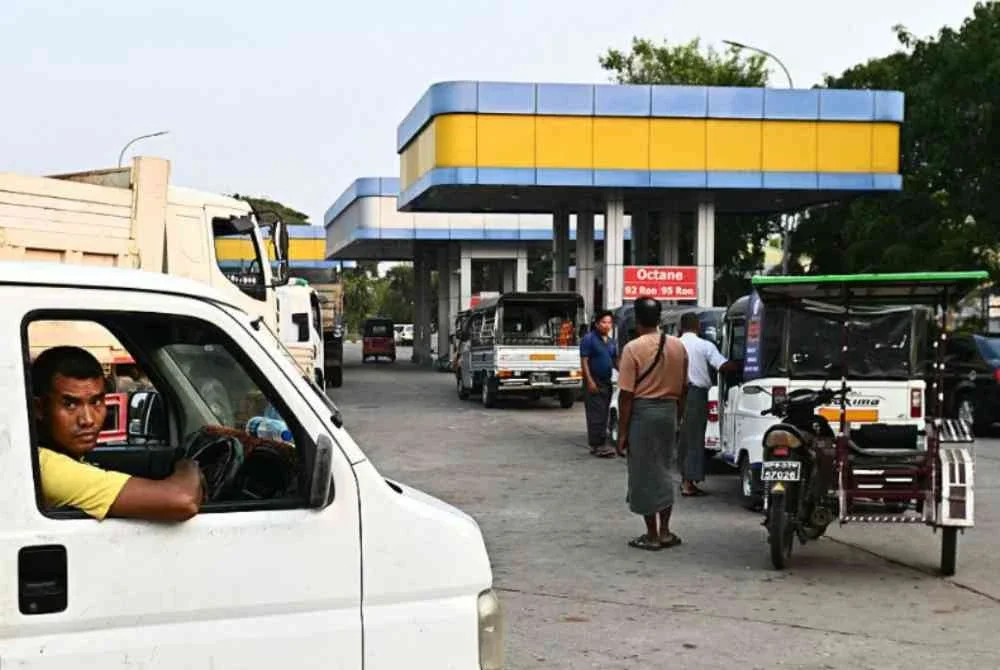 Myanmar turut berhadapan krisis kekurangan bahan api. Foto Agensi