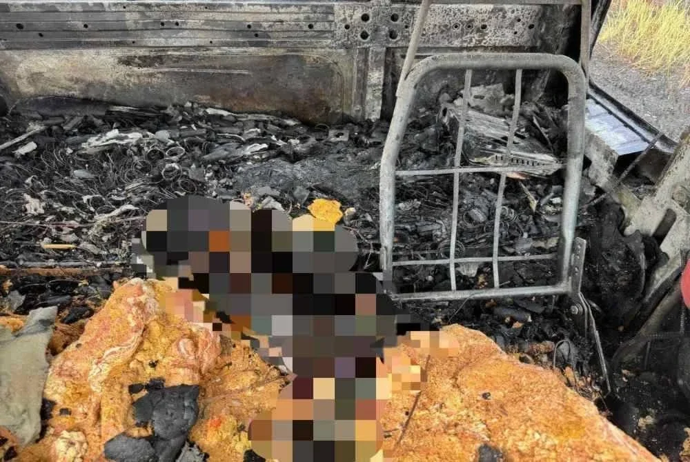 Kanak-kanak lelaki berusia empat tahun maut selepas lori terbakar di Iskandar Halal Park, Pasir Gudang. - Foto JBPM