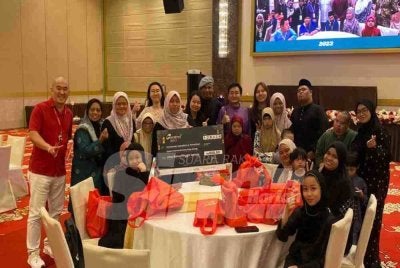 Penghuni PDK Kota Raja dan pengurusan Grand Centro ketika ditemui Sinar Harian sewaktu Majlis Berbuka Puasa Bersama Anak-Anak Yatim dan Kanak-Kanak Berkeperluan Khas di Pusat Beli-Belah Grand Centro, baru-baru ini.