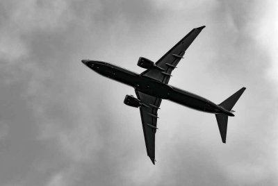 Sektor penerbangan global dilapor mengenakan kadar tambang lebih tinggi, termasuk membatalkan dan menjadualkan semula operasi susulan harga bahan api jet melonjak mendadak disebabkan perang Iran-Israel.