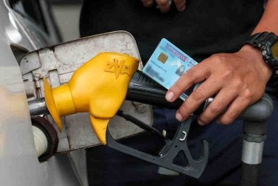 Kerajaan akan membuat penyelarasan kelayakan Budi Madani RON95 (BUDI95) daripada 300 liter sebulan kepada 200 liter sebulan, bermula 1 April ini. Foto fail Bernama