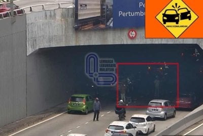 Keadaan lokasi kemalangan di LDP pada Khamis.