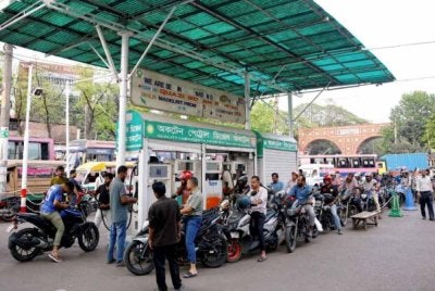 Krisis minyak kian meruncing di Bangladesh dan negara Asia yang lain. 