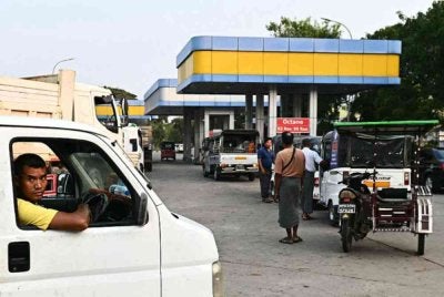 Myanmar turut berhadapan krisis kekurangan bahan api. Foto Agensi