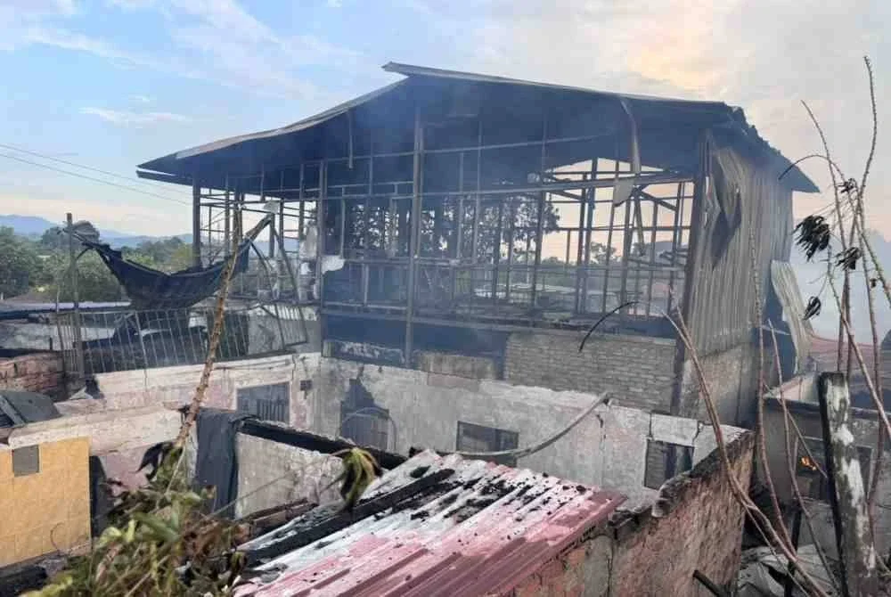Antara rumah yang musnah dalam kebakaran di Kampung Gudon, Manggatal, Kota Kinabalu.