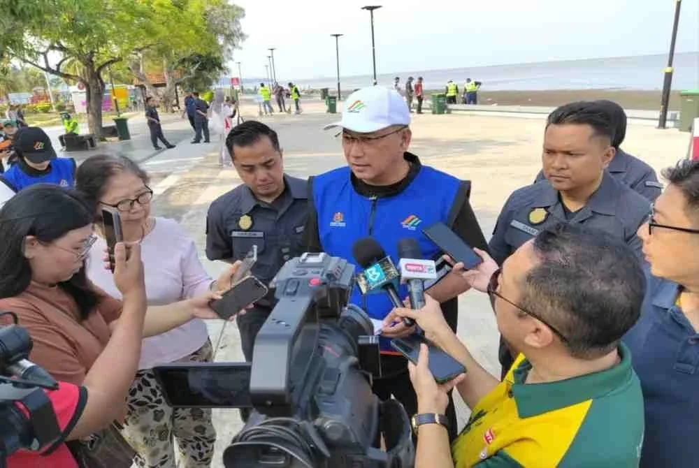 Khalid pada sidang akhbar di Pantai Murni, Yan selepas meninjau pelaksanaan PKM pada Sabtu.