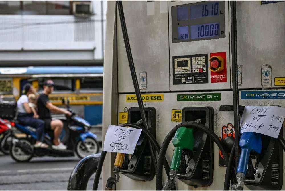 Filipina mengisytiharkan darurat tenaga apabila rizab bahan api merosot kepada sekitar 40–45 hari.