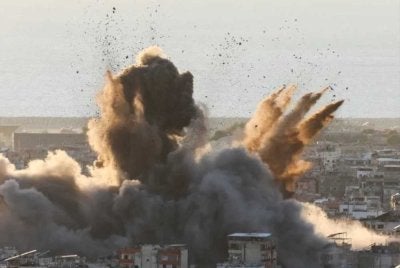 Operasi itu menyasarkan pangkalan tentera, ketumbukan tentera dan kenderaan berperisai di selatan Lubnan dan utara Israel. Foto fail Reuters