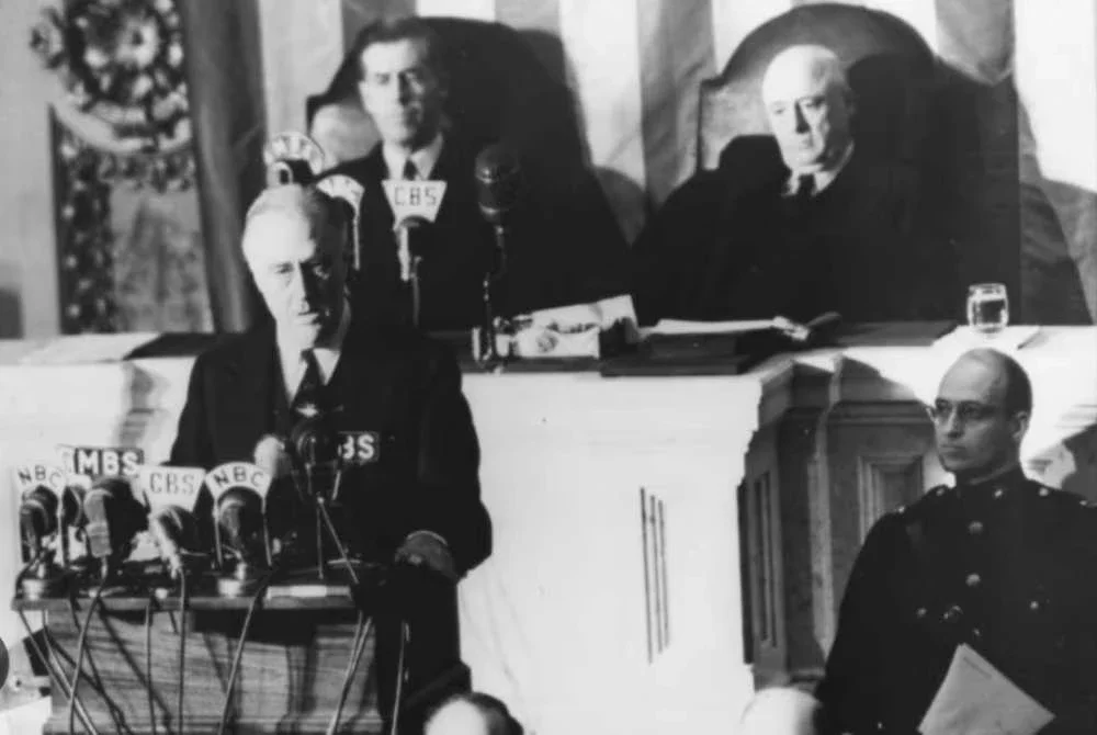Jika total war era Roosevelt adalah tentang menghantar senjata ke barisan hadapan, total war era moden adalah tentang membina benteng ketahanan di halaman rumah sendiri. Foto hiasan