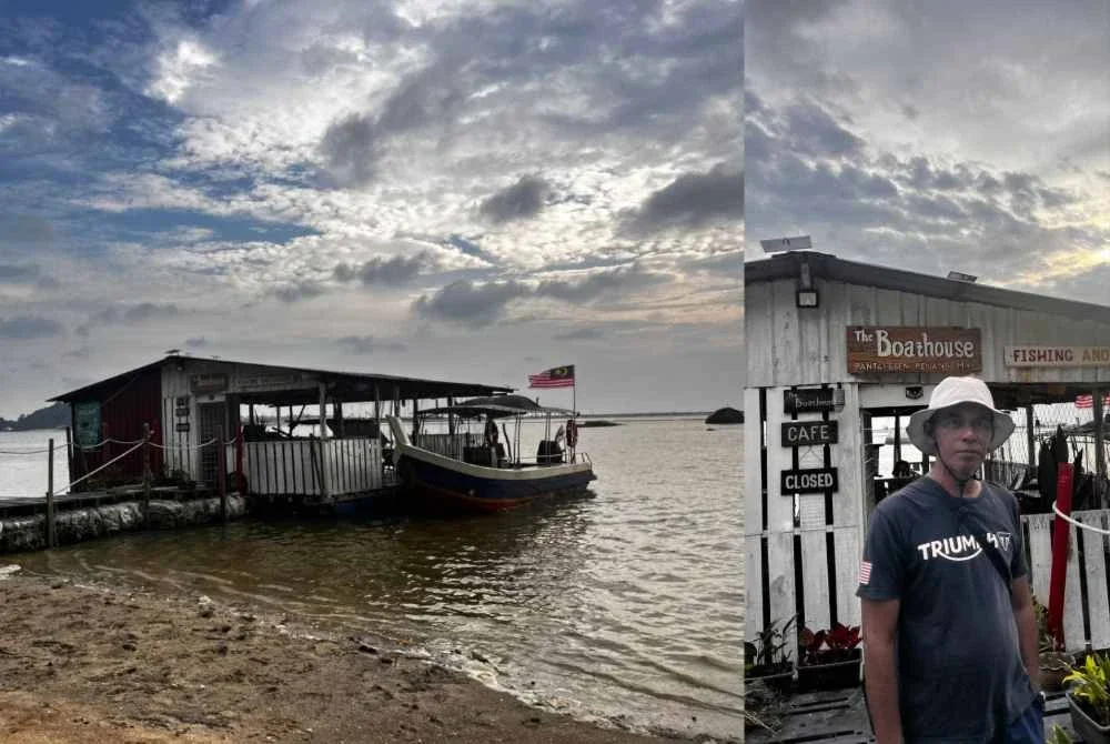 Jaffar di hadapan rumah botnya.