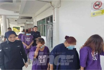 Reman lima suspek berhubung penemuan rangka bayi di Kelemak disambung tiga hari. 
