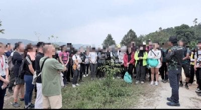 Antara yang ditahan kerana disyaki menjalankan aktiviti pendakian tanpa permit di Bukit Pau di sini pada Ahad.