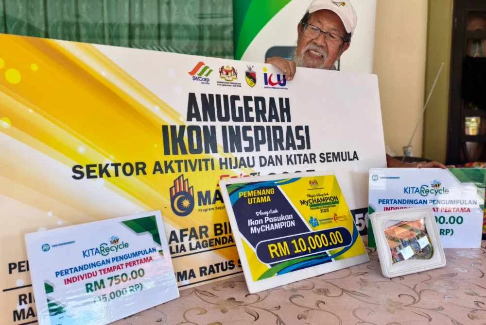 Antara hadiah diperolehi Jaafar ketika menyertai pertandingan kitar semula.