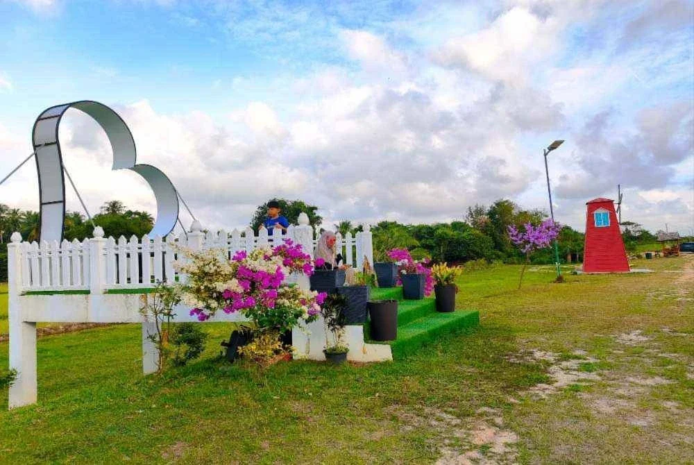 Jawatankuasa Pengurusan Se Indah Park mengolah sawah padi dan tanah kosong menjadi kawasan bermanfaat kepada orang ramai.