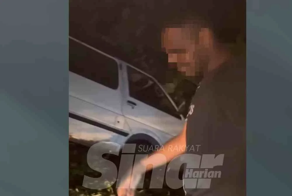 Seorang lelaki memandu van dalam keadaan mabuk sehingga terbabas di bahu jalan.