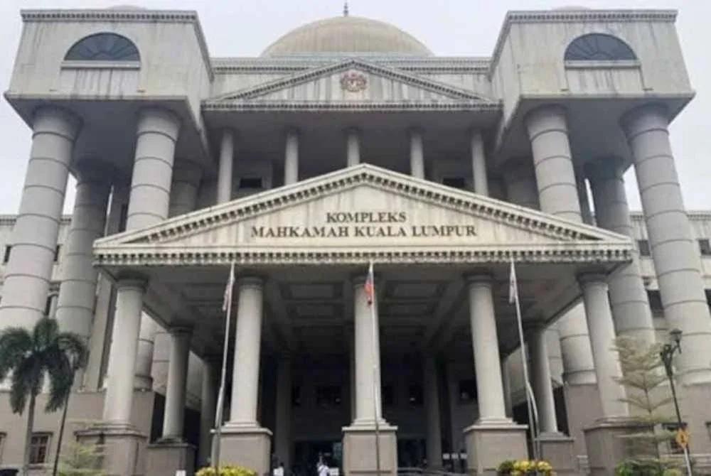 Seorang lelaki warga India dihadapkan ke Mahkamah Majistret di sini hari ini atas pertuduhan membunuh rakan senegara di Kepong dua minggu lepas.