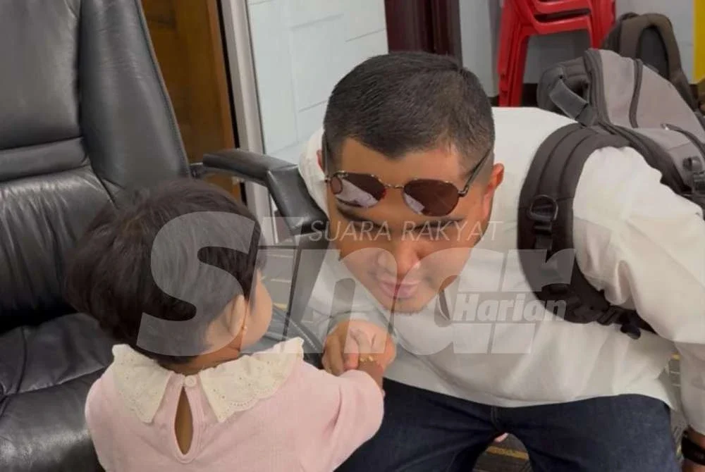 Medina tidak kekok ketika bersama Dr Akmal. 