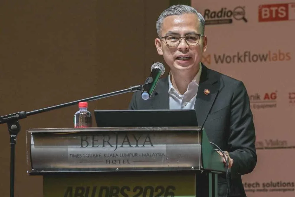 Fahmi menyampaikan ucapan pada pelancaran Simposium Penyiaran Digital 2026 (DBS2026) Kesatuan Penyiaran Asia Pasifik (ABU) ke-22 di sebuah hotel pada Selasa. Foto Bernama