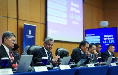 Gabenor BNM, Datuk Seri Shaik Abdul Rasheed Abdul Ghaffour (dua dari kiri) ketika sidang akhbar Laporan Tahunan Bank Negara Malaysia BNM 2025 di Sasana Kijang Kuala Lumpur pada Selasa.
--fotoBERNAMA (2026) HAK CIPTA TERPELIHARA