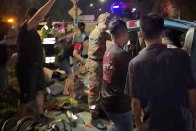 Tangkap layar video tular memaparkan kemalangan di Jalan Pintasan Kajang–Semenyih di sini awal pagi Selasa.