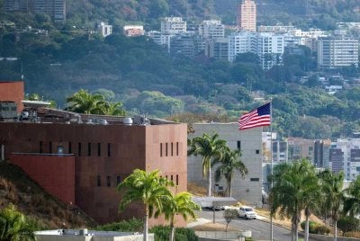 Amerika Syarikat menyambung semula operasi kedutaannya di Caracas, menandakan lembaran baharu hubungan diplomatik dengan Venezuela ketika Presiden Maduro ditahan di AS. - Foto: Agensi
