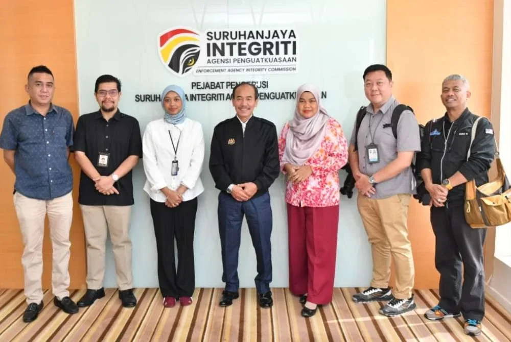 Ismail (tengah) ketika sesi temubual bersama media, baru- baru ini.