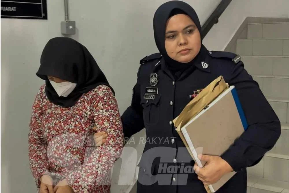 Nurfatin Najwa (kiri) didakwa pecah amanah berjumlah lebih RM32,000 untuk bayar hutang ah long.
