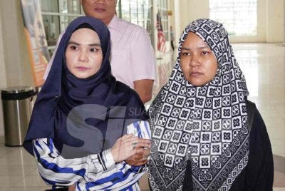 Nor Nadia Abdul Majid (kanan), isteri kepada Allahyarham Amirul Hafiz Omar, 33, semasa sidang media di pekarangan Mahkamah Klang hari ini.