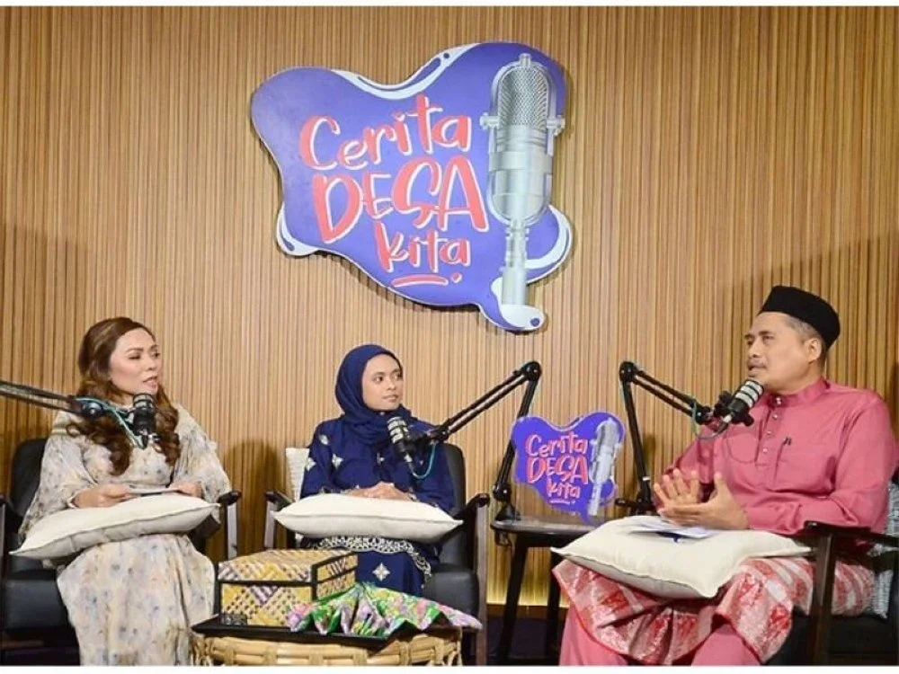 Dari kanan: Tuan Ahmad, Nisa Rina dan Nor Najihah pada podcast Cerita Desa Kita, Episod 3: Raya di Desa, Lebih Bermakna.