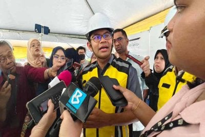 Akmal Nasrullah pada sidang akhbar selepas melawat tapak projek MVV