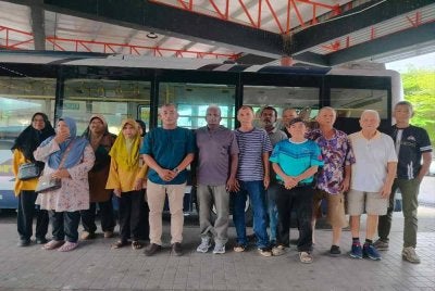 Sebahagian penduduk dan pengguna perkhidmatan bas henti-henti Perak Transit merayu agar pihak berkaitan campur tangan supaya operasi perkhidmatan tersebut diteruskan semula.