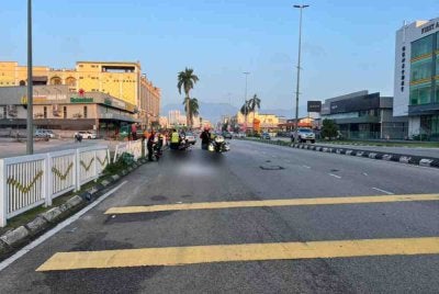 Mangsa maut dilanggar sebuah motosikal ketika melintas jalan dalam kejadian di Jalan Kampar, pada Khamis.
