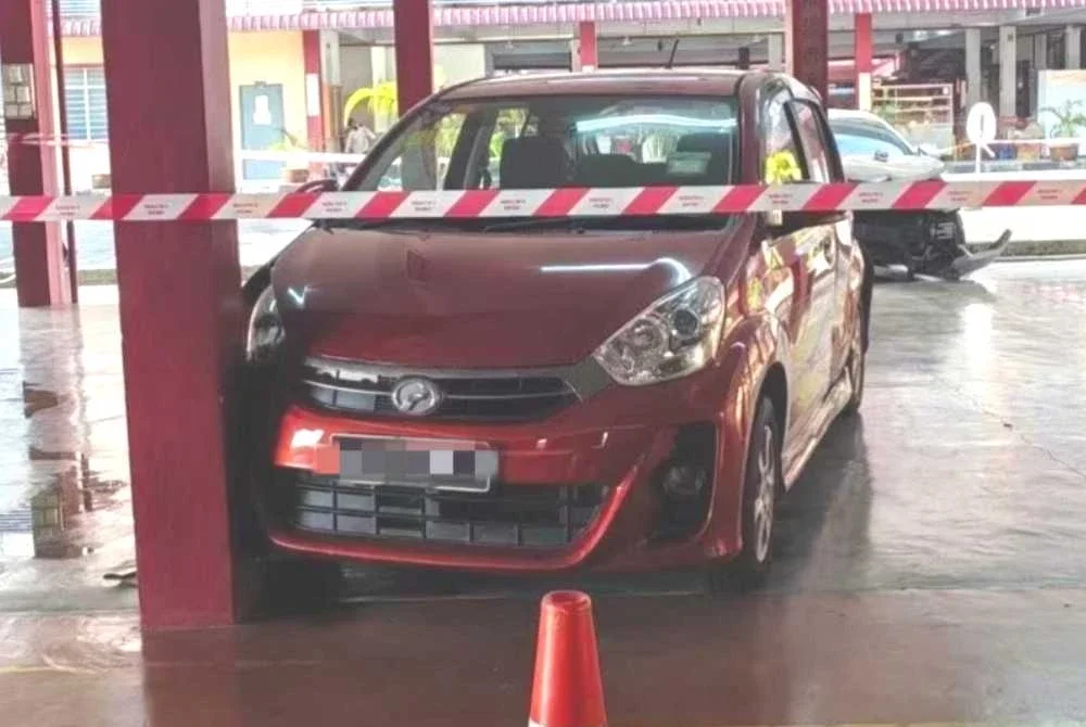 Keadaan salah sebuah kereta yang terlibat kemalangan di sebuah sekolah di Kulim. Foto ihsan pembaca