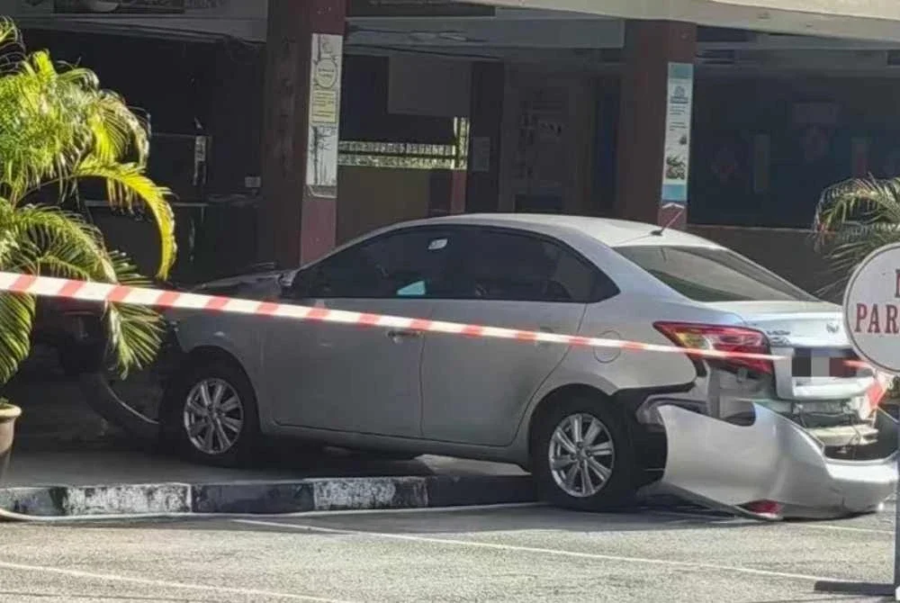Kenderaan yang terlibat dalam insiden pelanggaran di sebuah sekolah di Kulim. Foto ihsan pembaca