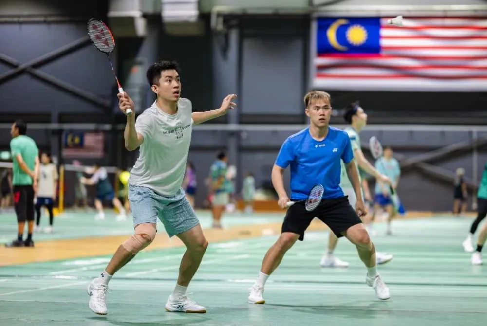Wei Chong (kiri) dan Kai Wun pada sesi latihan Skuad Badminton Kebangsaan di Akademi Badminton Malaysia Bukit Kiara pada Jumaat. Foto Bernama