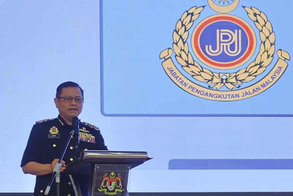 Aedy Fadly berucap pada Majlis Perhimpunan Setia JPJ Mac 2026 di Kementerian Pengangkutan pada Jumaat. Foto Bernama