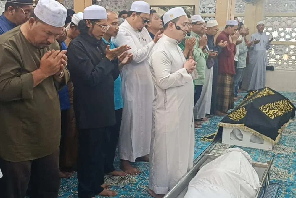 Allahyarham Saiful atau lebih dikenali Epul Azmi Goreng Pisang yang baru pulih daripada masalah jantung maut kemalangan ketika dalam perjalanan pulang ke rumahnya di Presint 17, Putrajaya awal pagi Jumaat.
